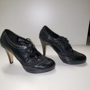 Izaac Mizrahi Black lace up heels